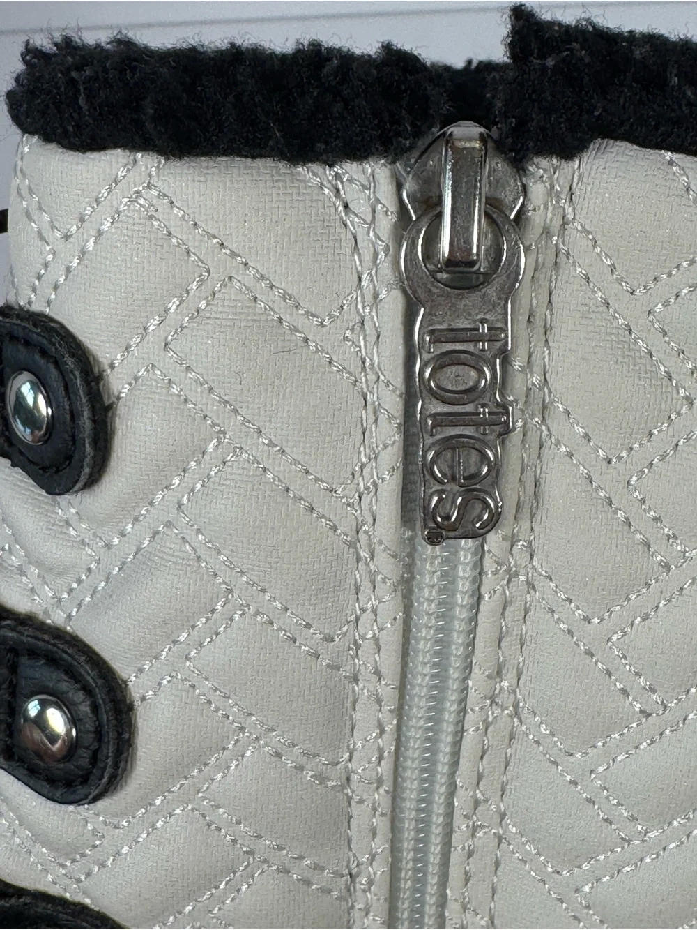 Totes Black and White Quilted Insulated Lace-Up Winter Boots Size Youth 2